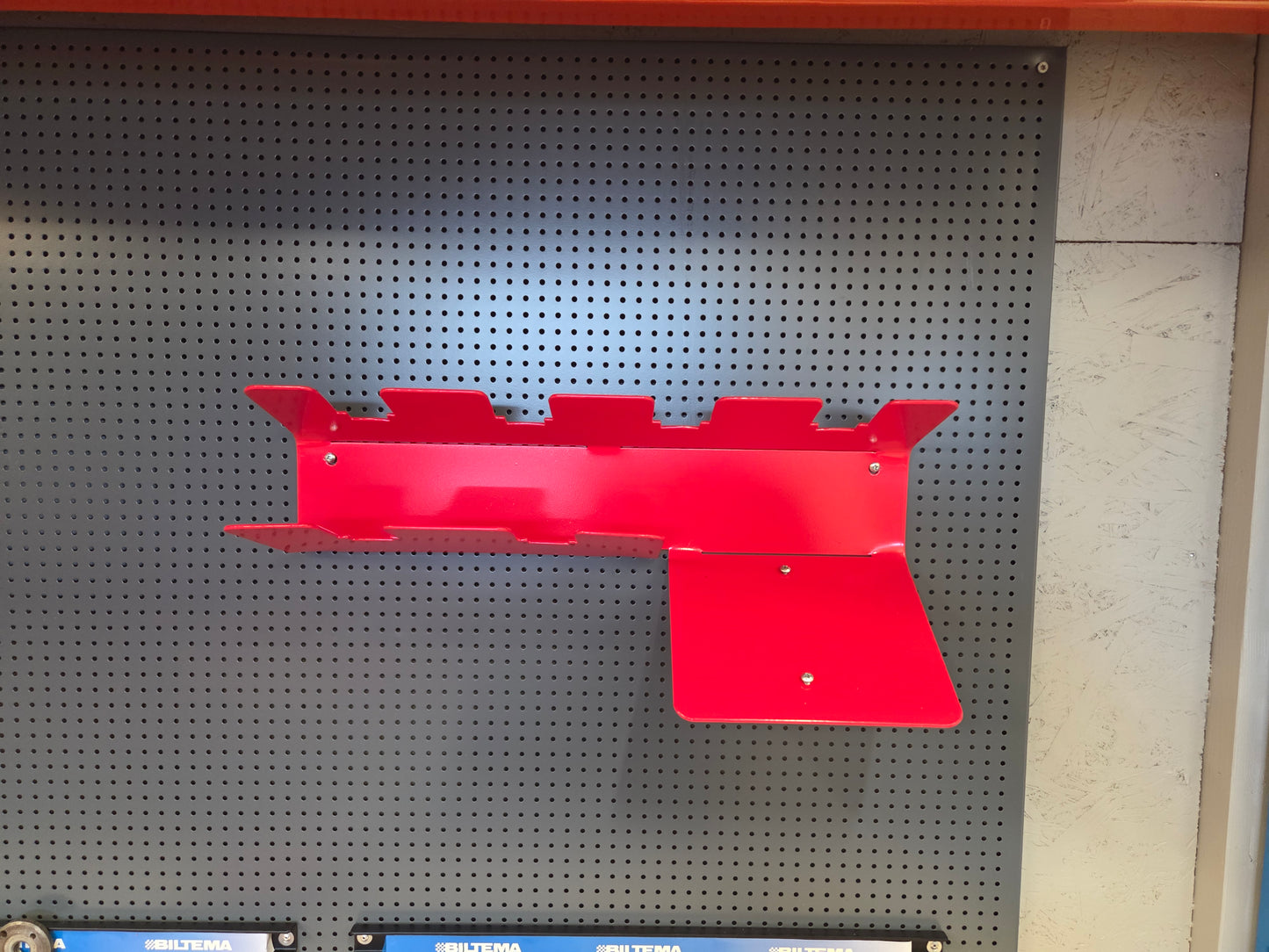 Milwaukee Ladestasjon 1 lader og 6 M18-batterier